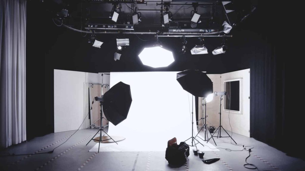 Studio Lighting Pexels Alexander Dummer 134469 Min 1024x576